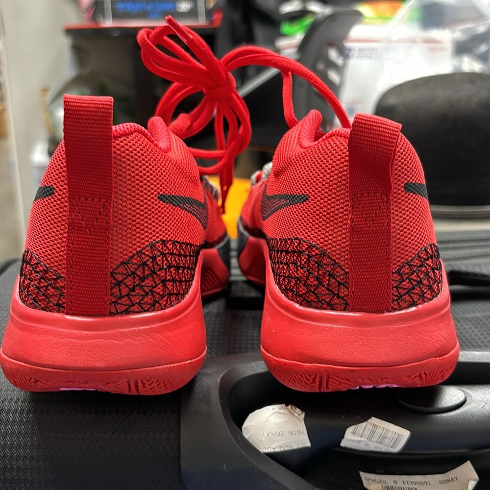 NWOB Nike Kyrie Flytrap 6 University Red DM1125-600 - Picture 3 of 4